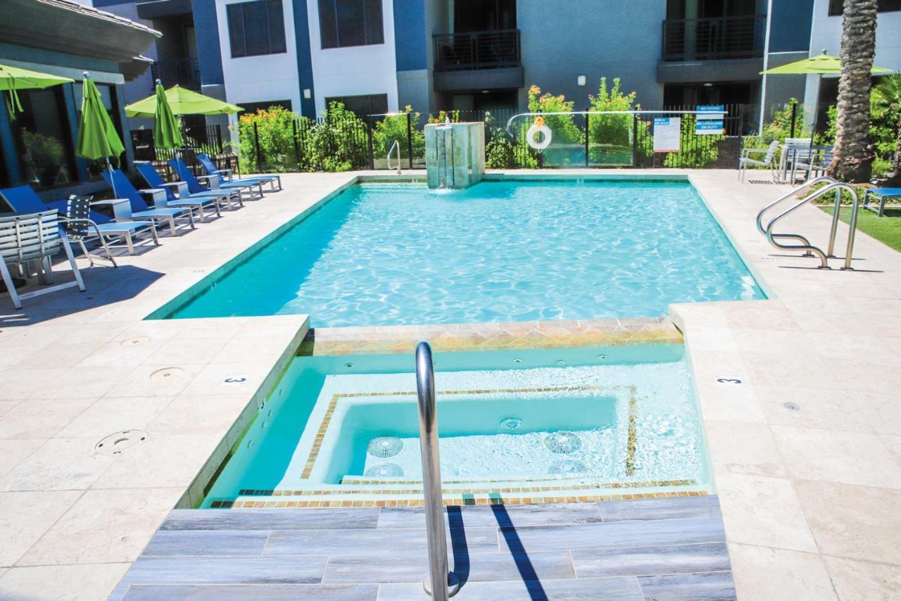 דירות Luxury Mountain View 2Br With Balcony Located In סקוטסדייל מראה חיצוני תמונה