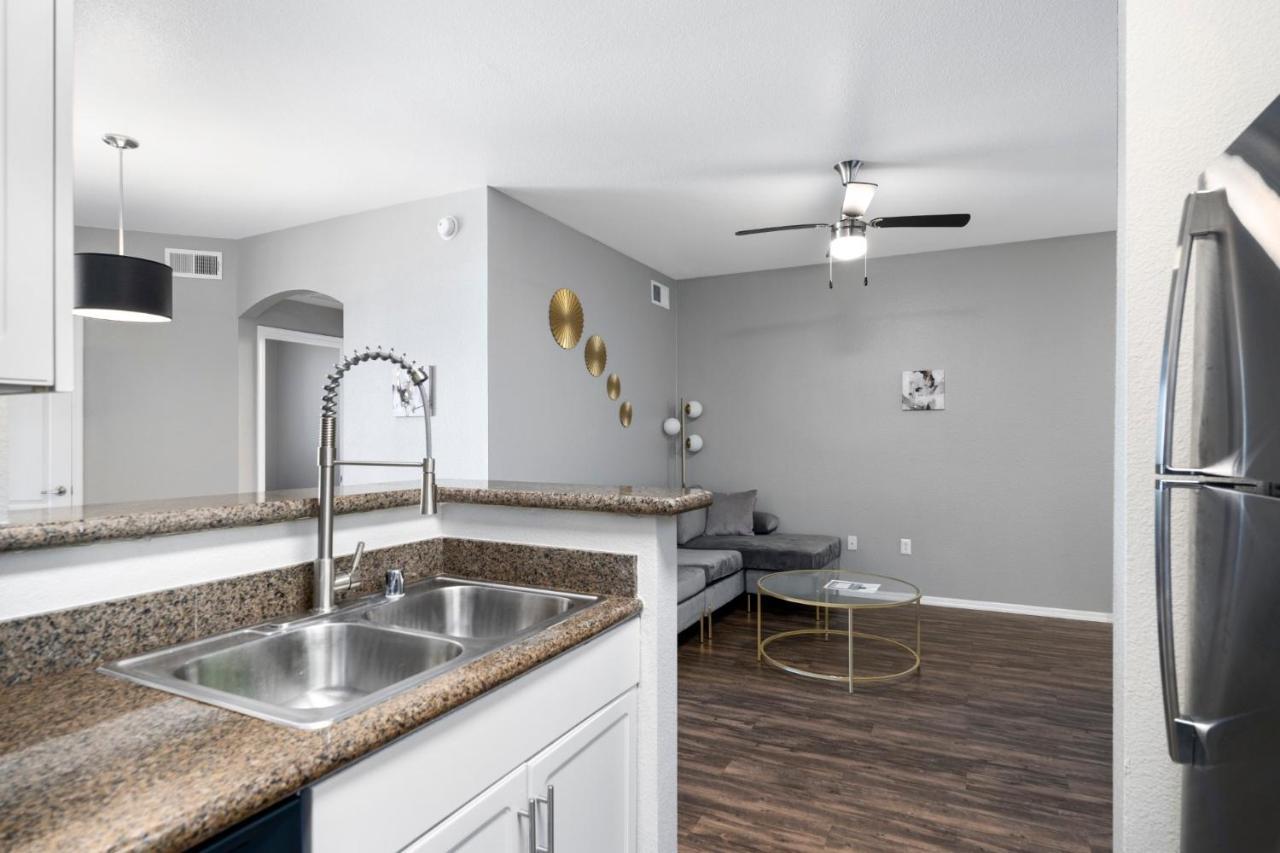 דירות Luxury Mountain View 2Br With Balcony Located In סקוטסדייל מראה חיצוני תמונה